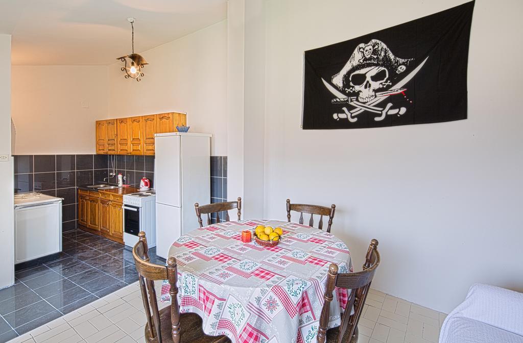 Pirate Backpackers Albergue Ulcinj Habitación foto