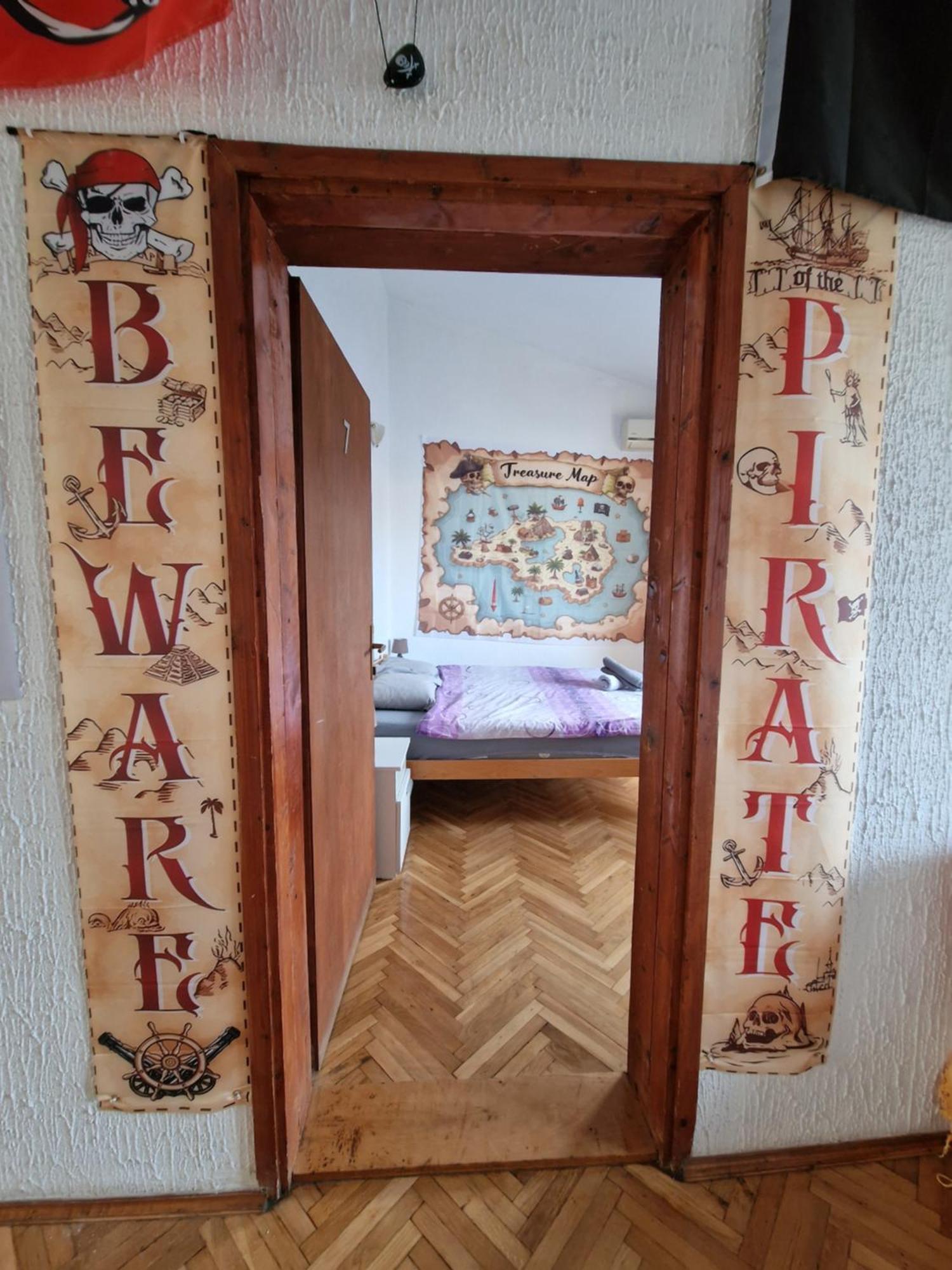 Albergue Pirate Backpackers Ulcinj Exterior foto