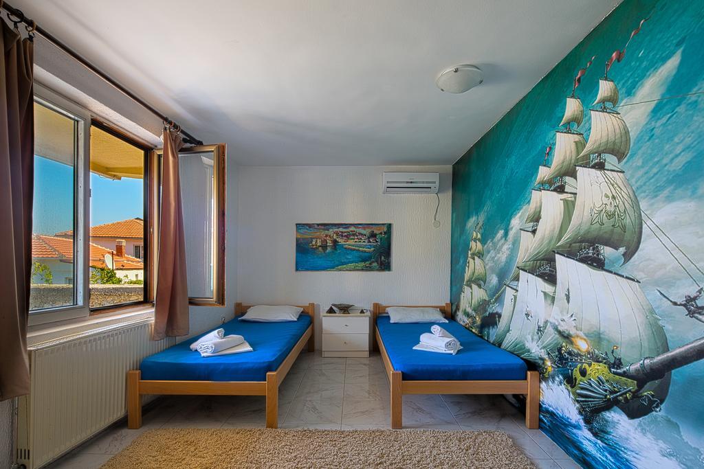 Albergue Pirate Backpackers Ulcinj Exterior foto