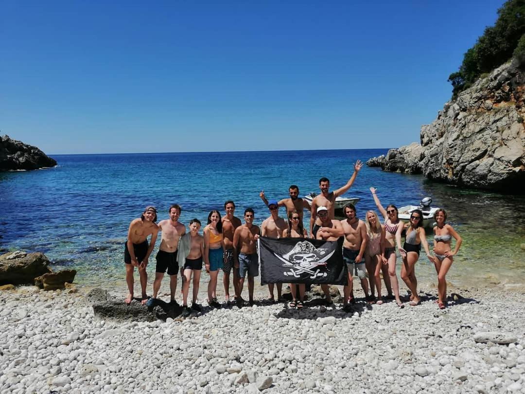 Albergue Pirate Backpackers Ulcinj Exterior foto